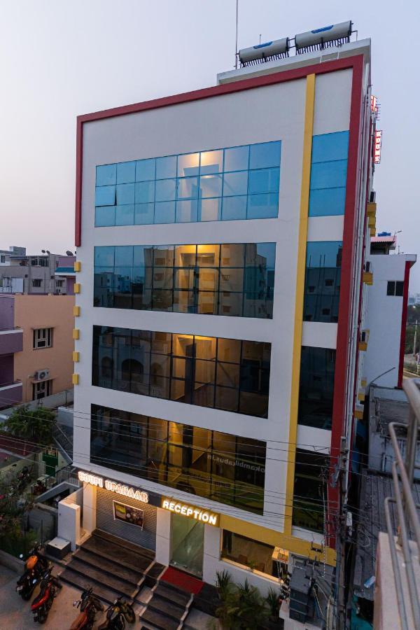 Hotel Mookambika Comforts Tirupati Eksteriør billede