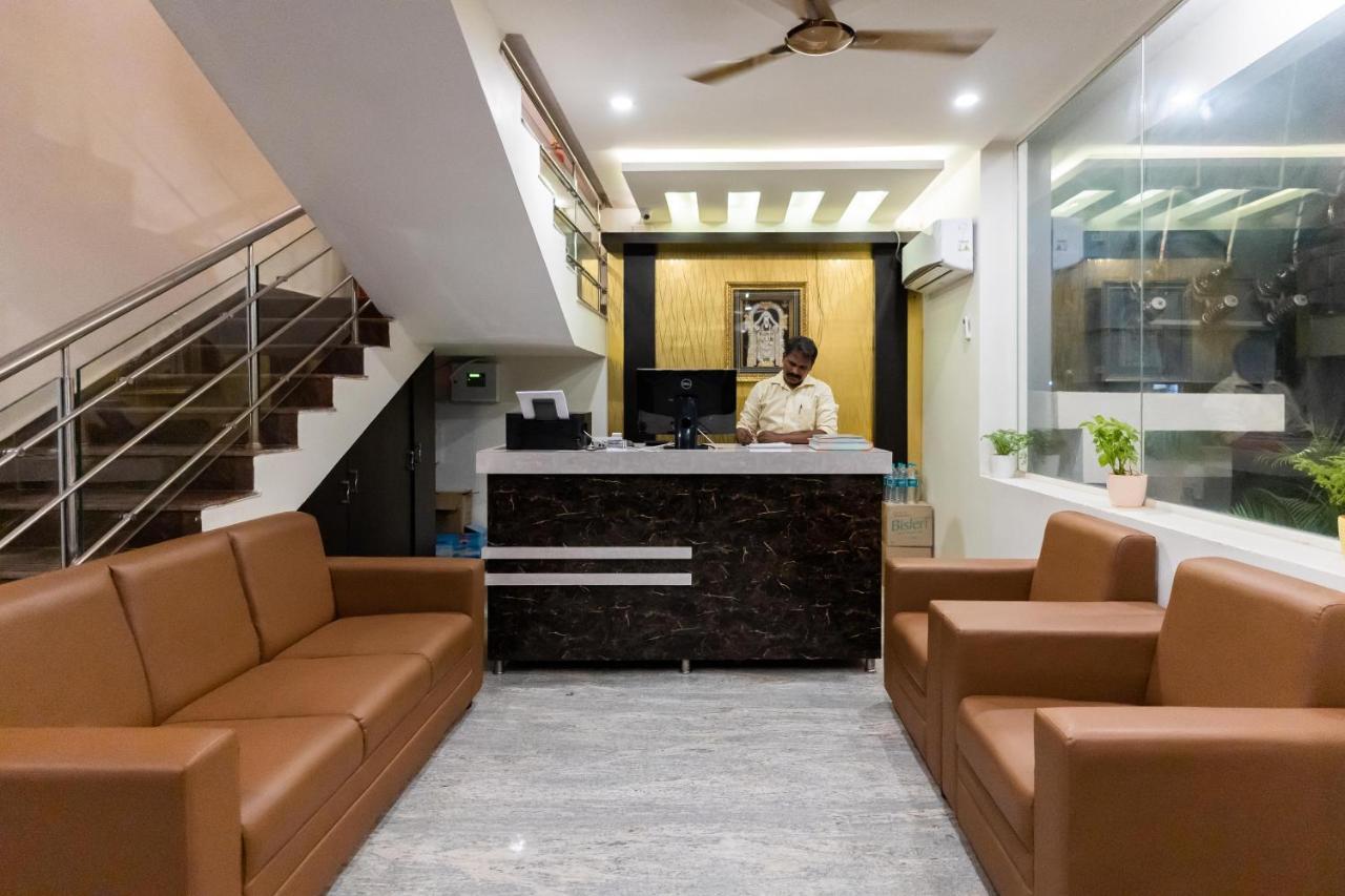 Hotel Mookambika Comforts Tirupati Eksteriør billede