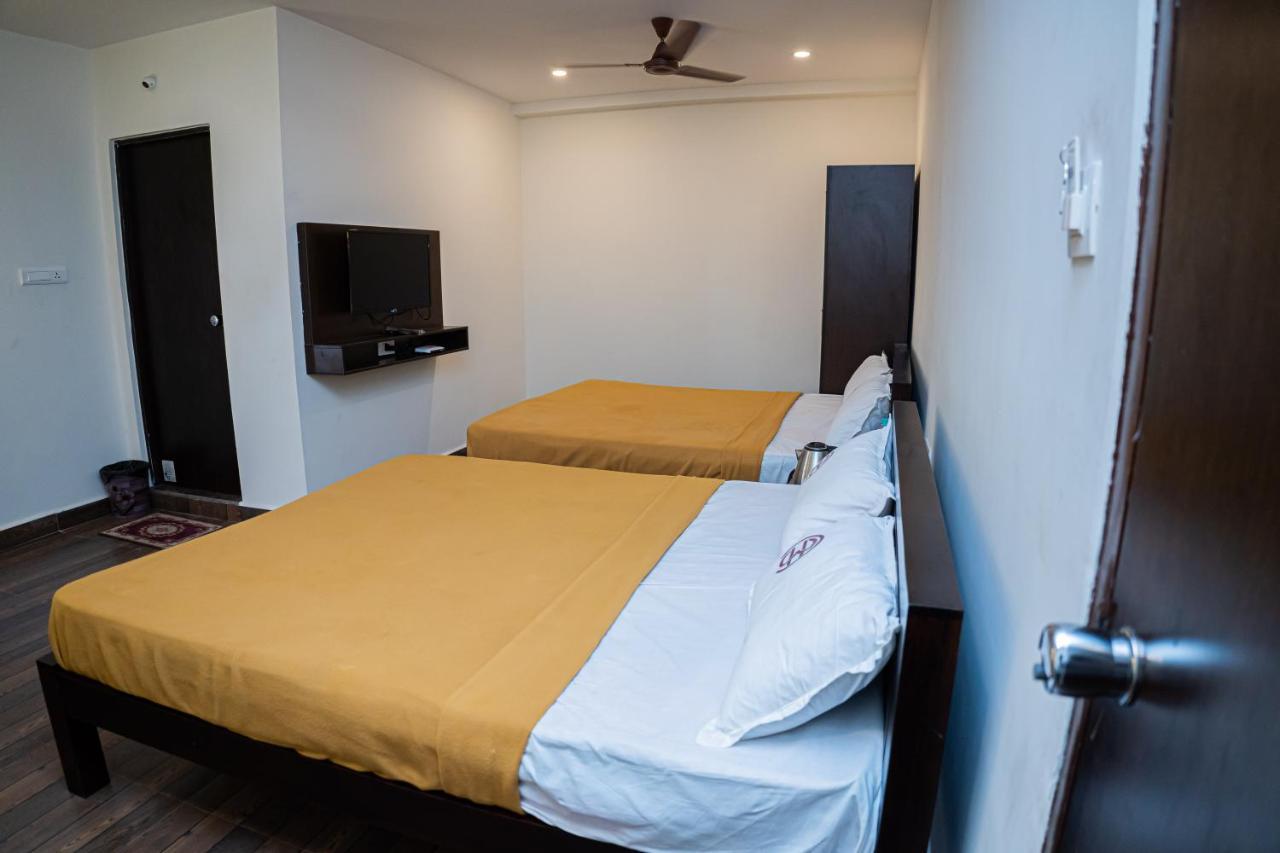 Hotel Mookambika Comforts Tirupati Eksteriør billede