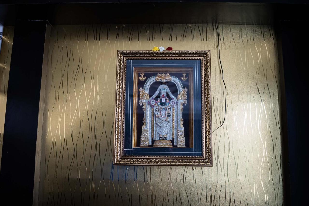 Hotel Mookambika Comforts Tirupati Eksteriør billede